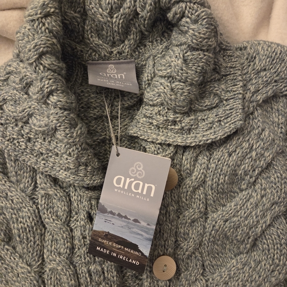 Gray Cable Knit Cardigan with Chunky Texture - Picture 4 of 4